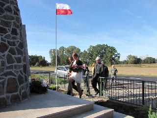 2012.09.10 Pamieci ofiar w Rogoznie - 004.jpg