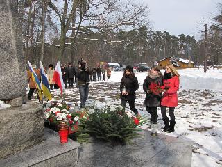 2013.03.20 71. rocznica egzekucji zgierskiej - pomnik w Lesie Lućmierskim - 027.jpg